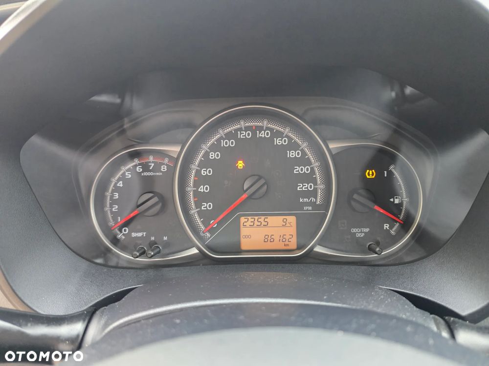 Toyota Yaris 1.33 Premium EU6 - 24