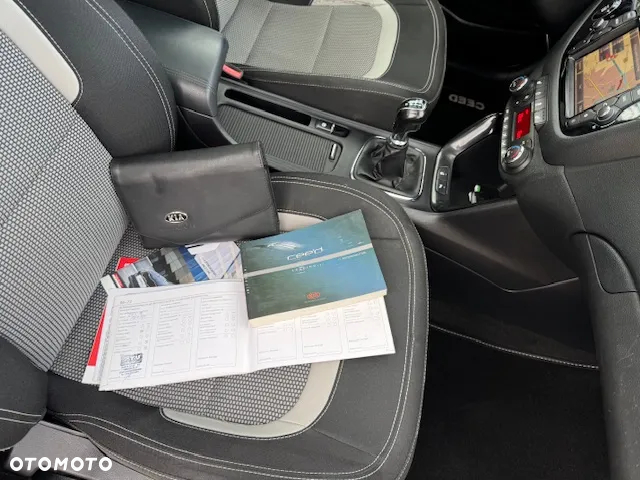 Kia Ceed 1.6 CRDi 128 ISG SW Platinum Edition - 37