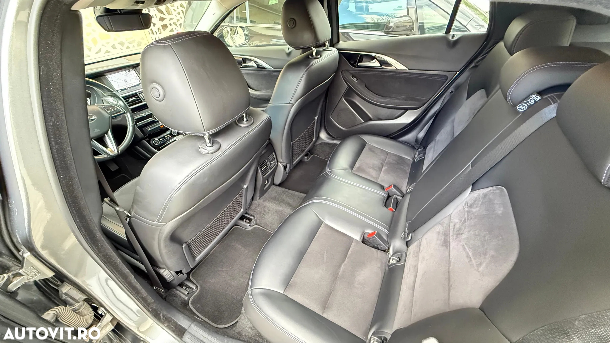 Infiniti Q30 1.5d DCT Premium City Black - 13