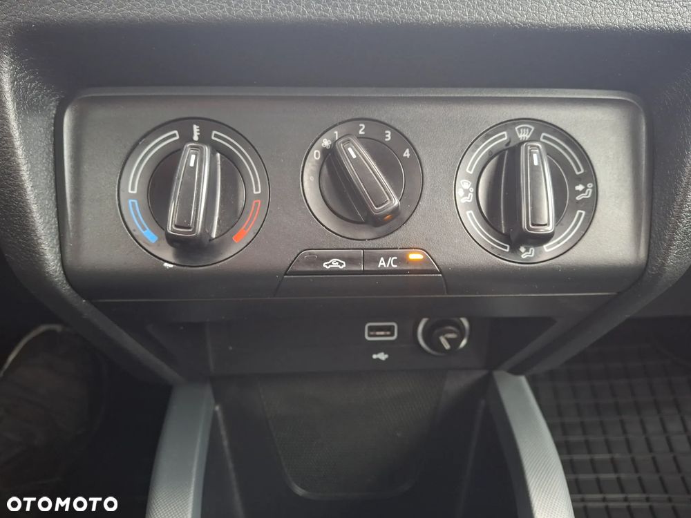 Skoda Fabia 1.0 MPI Joy - 34