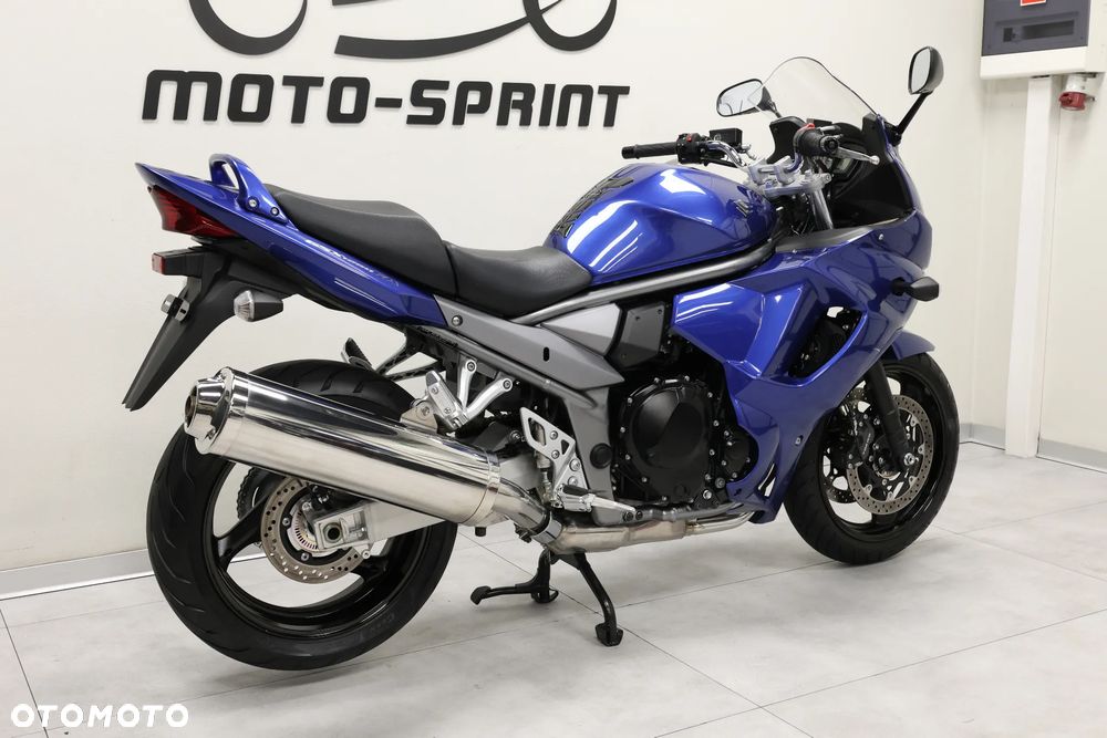 Suzuki GSX - 6