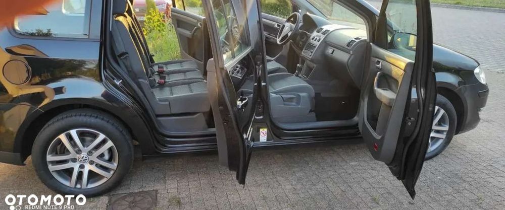 Volkswagen Touran 2.0 TDI DPF DSG STYLE - 27
