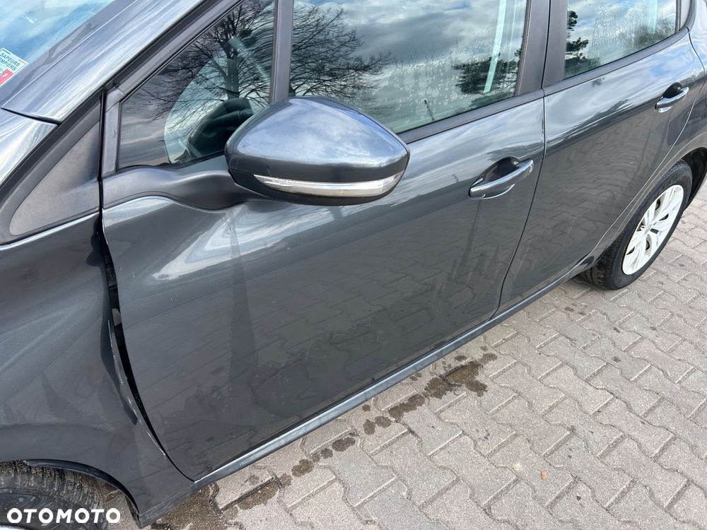Peugeot 208 - 10
