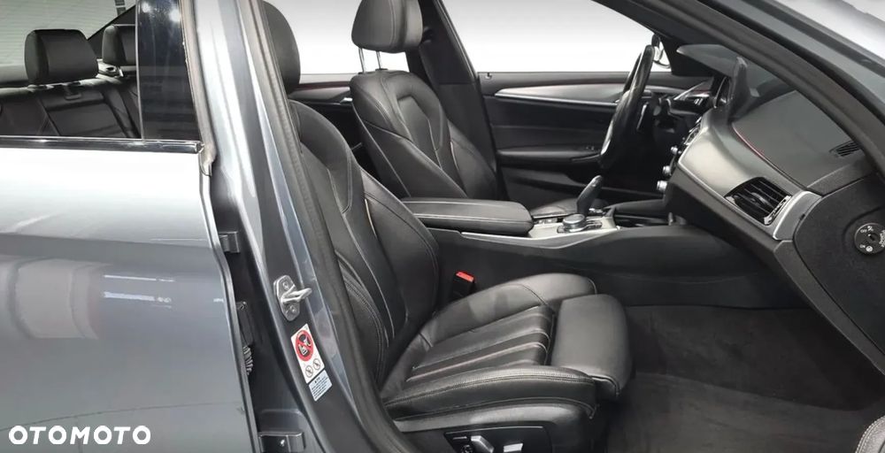 BMW Seria 5 530i xDrive M Sport sport - 12