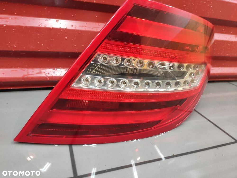 MERCEDES C-KLASA W204 LIFT LAMPA LED PRAWA TYŁ TYLNA EUROPA ORYGINALNA - 4