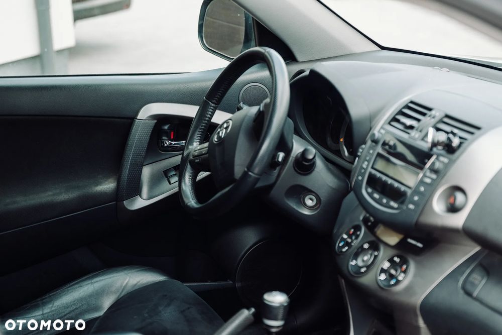 Toyota RAV4 - 9