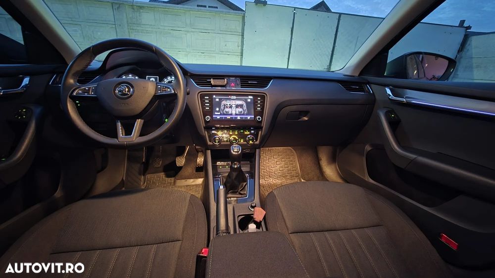 Skoda Octavia ver-combi-1-4-tsi-style - 5