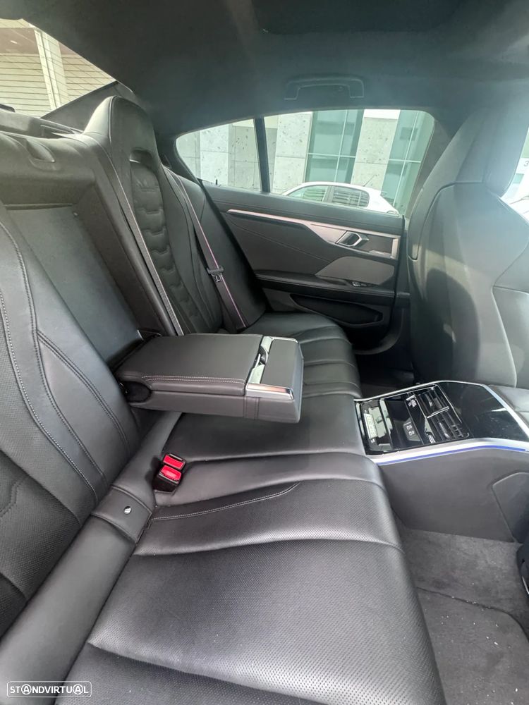BMW 840 Gran Coupé d xDrive Pack M - 17