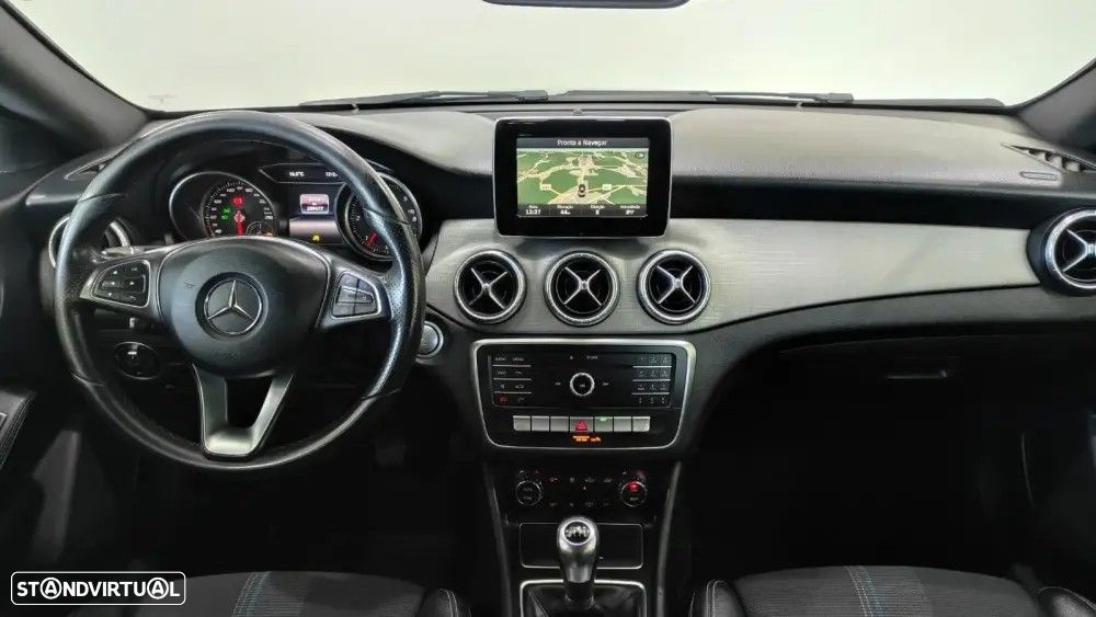 Mercedes-Benz CLA 200 d Shooting Brake AMG Line - 25
