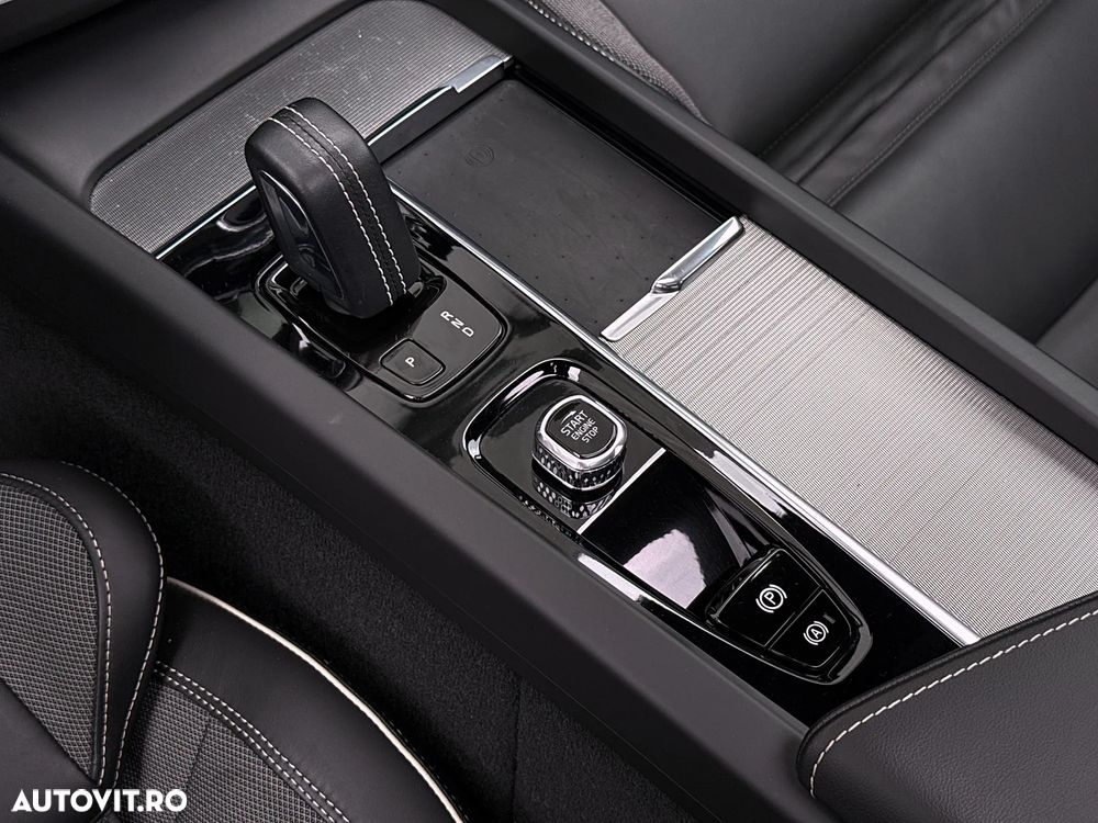 Volvo XC 60 B4 D AWD Plus Dark - 27