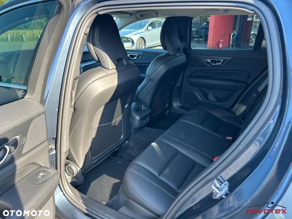 Volvo V60 D3 Drive-E Momentum - 22