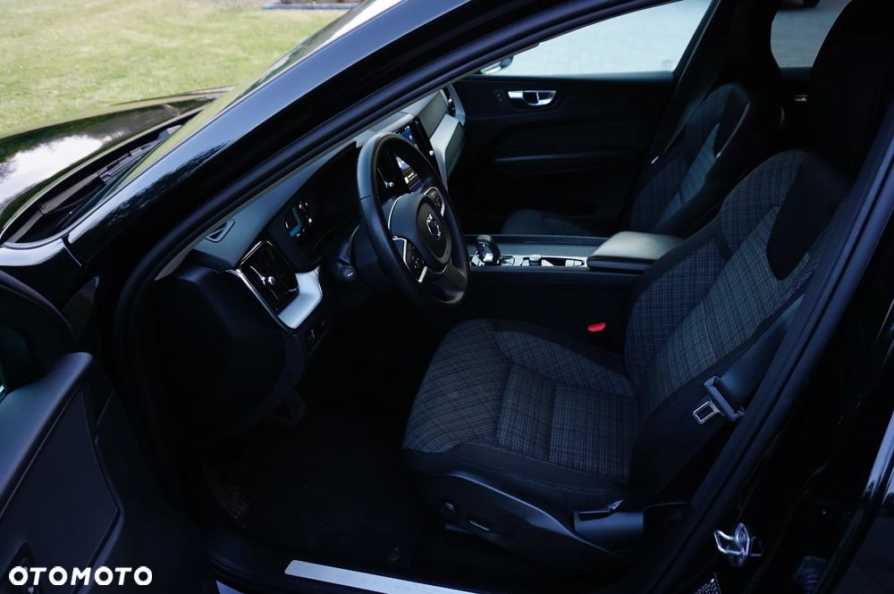 Volvo XC 60 B5 B AWD Momentum Pro - 18