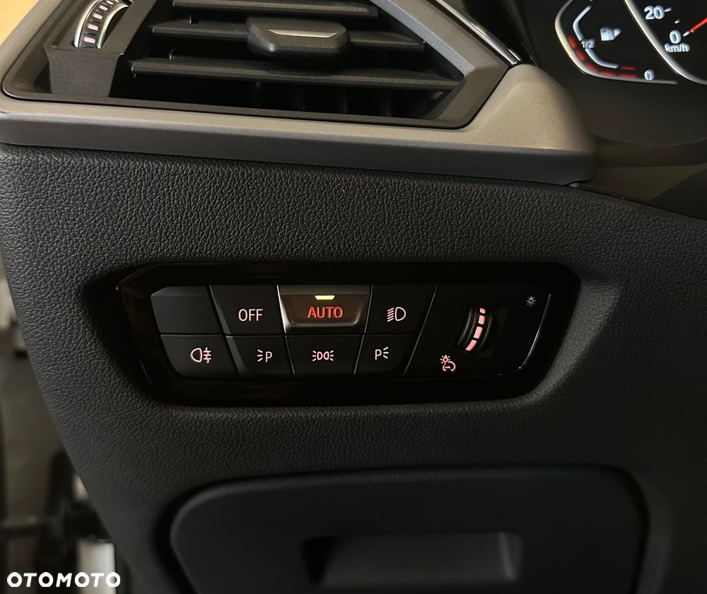 BMW Seria 3 318i Advantage - 19