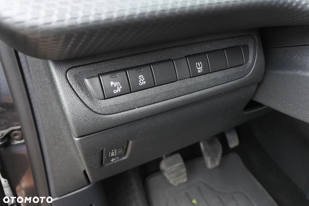 Peugeot 2008 1.2 Pure Tech Style - 19