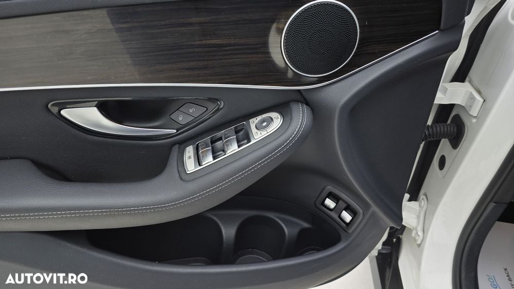 Mercedes-Benz GLC 300 e 4MATIC - 11