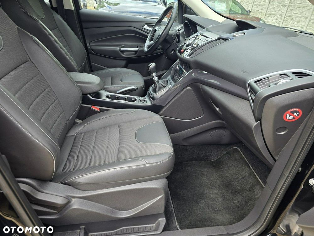 Ford Kuga 1.6 EcoBoost 2x4 Titanium - 9