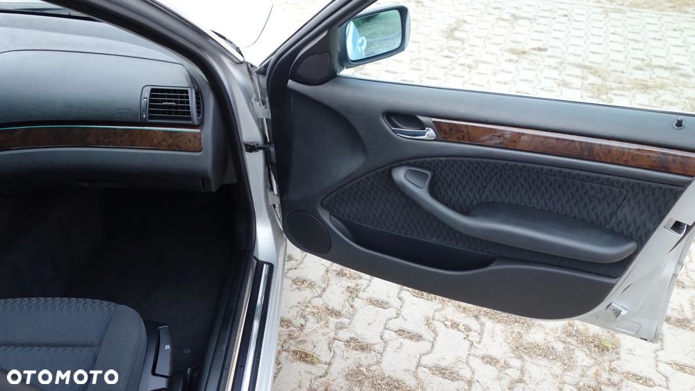 BMW Seria 3 320i - 17