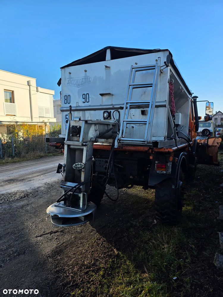 Mercedes-Benz UNIMOG - 6