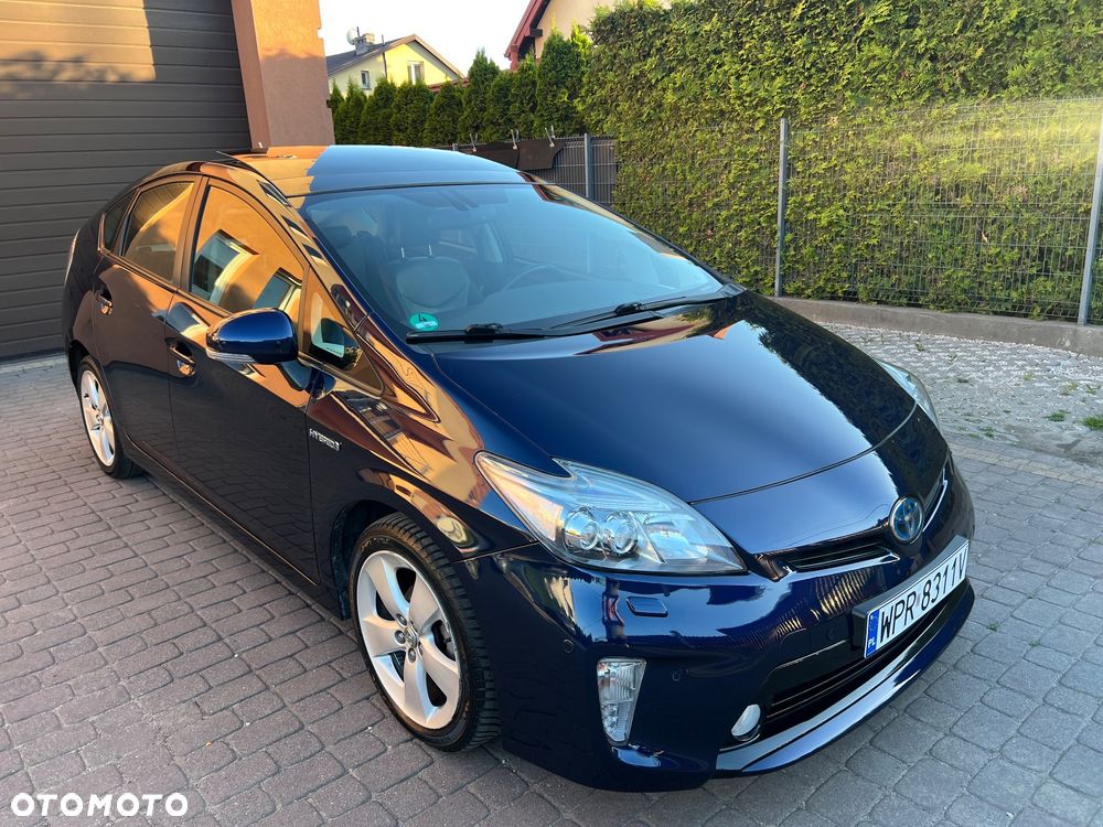 Toyota Prius (Hybrid) Executive - 3