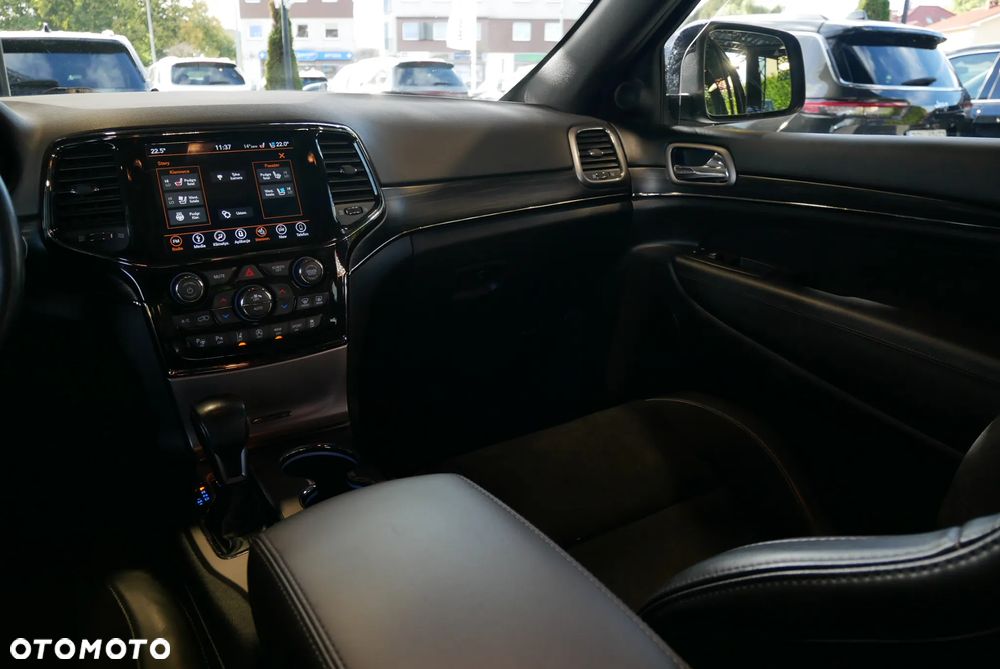 Jeep Grand Cherokee - 19