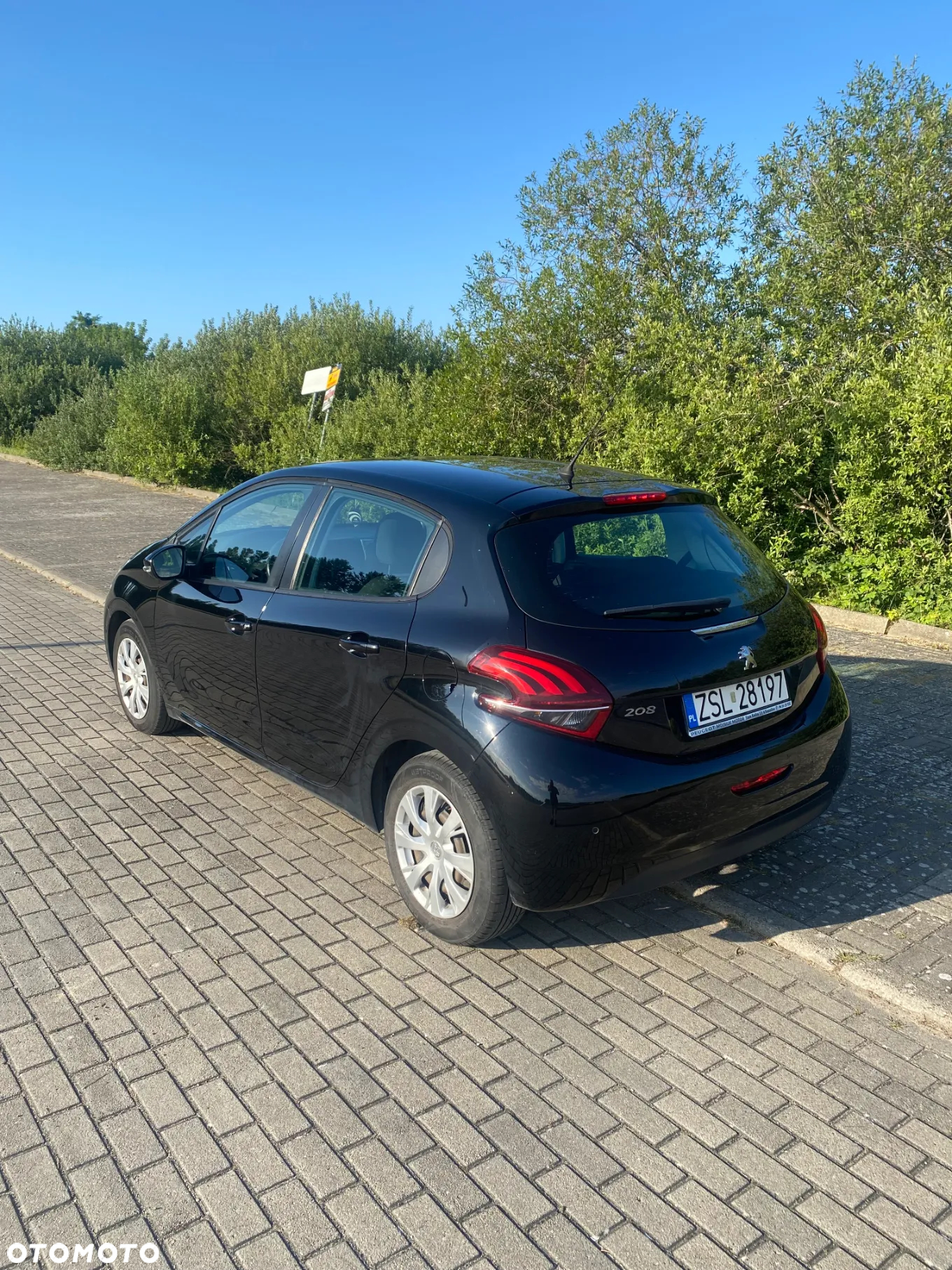 Peugeot 208 1.2 PureTech Allure - 8
