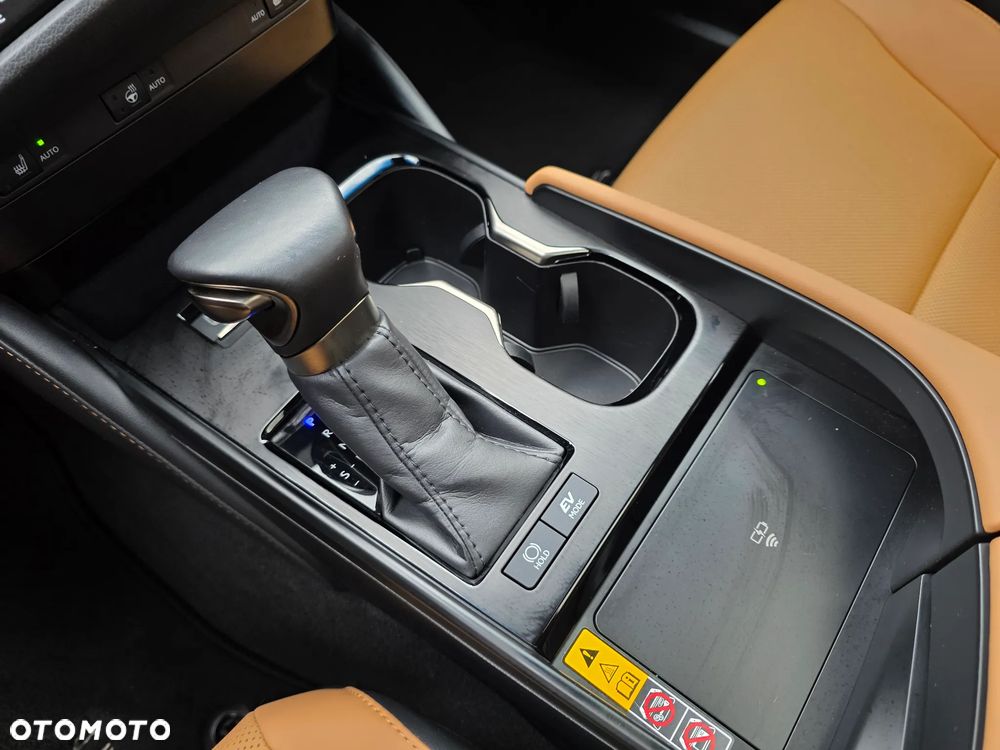 Lexus ES 300h Business Edition - 27