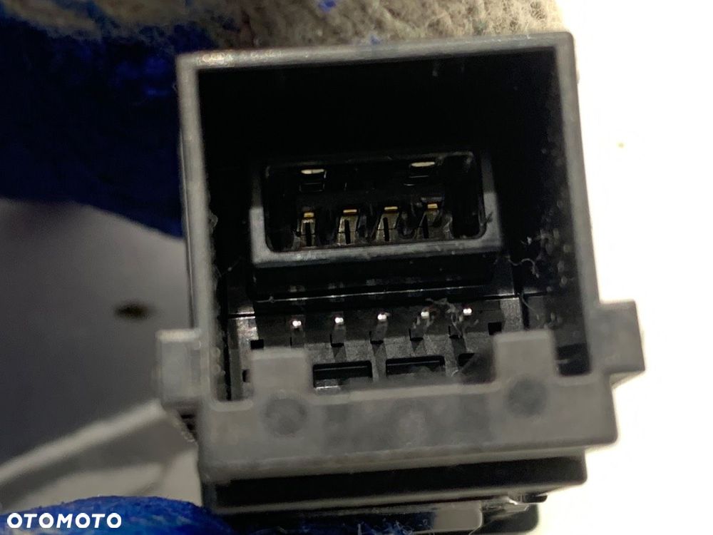 GNIAZDO USB  TOYOTA COROLLA sedan (_E21_) 2019 - 2022 1.8 VVTi Hybrid (ZWE211, MZEA12) 72 kW [98 KM] - 3