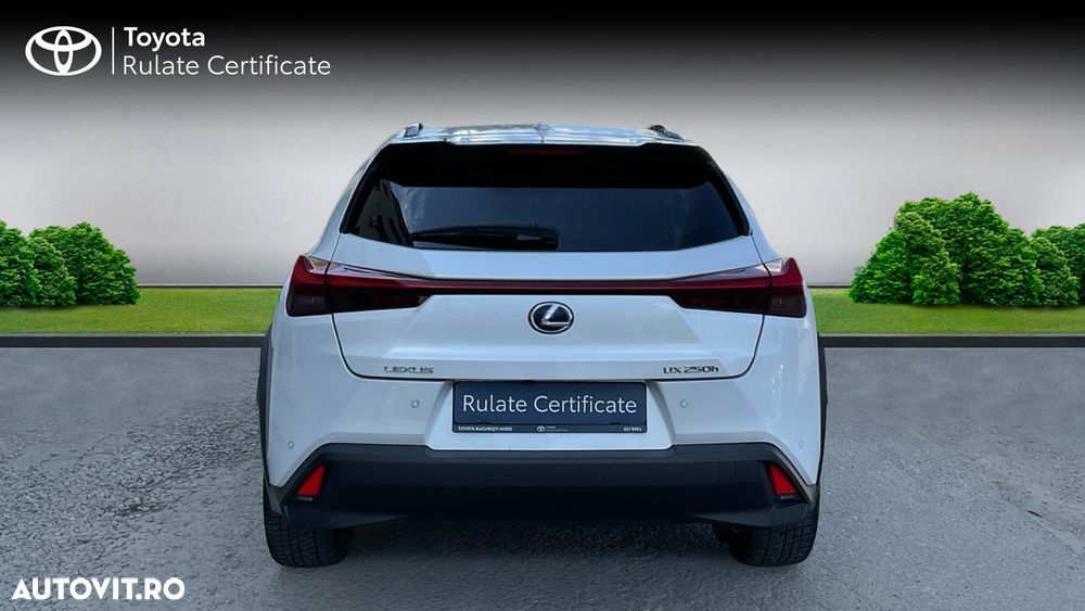 Lexus UX 250h FWD Executive - 9