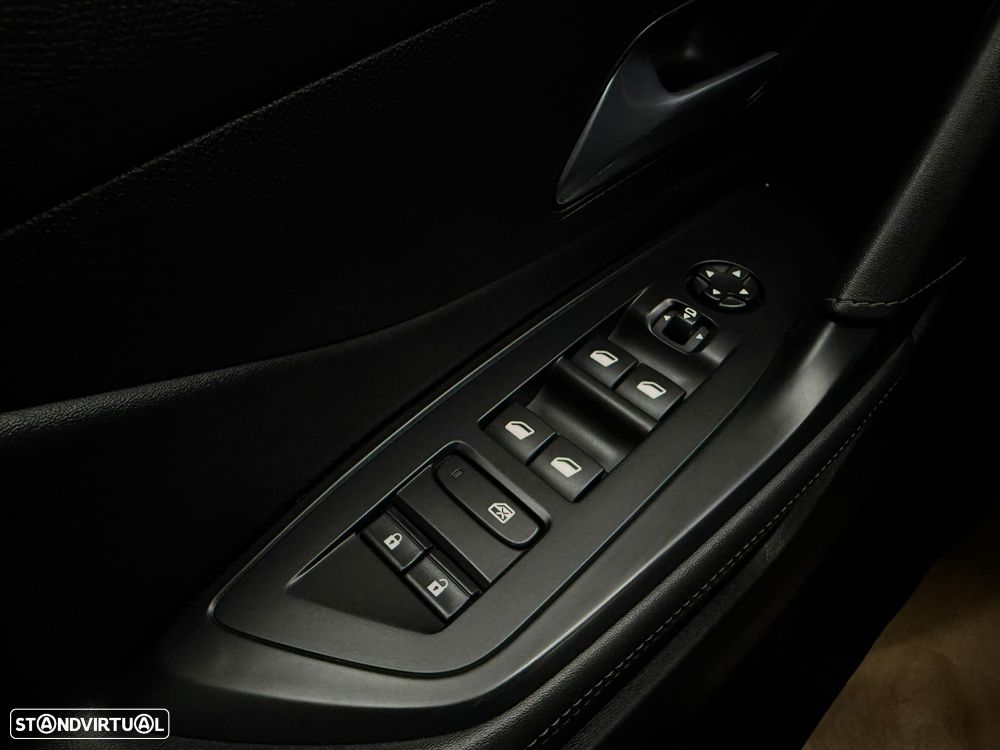 Peugeot 308 1.6 Hybrid GT Pack e-EAT8 - 30