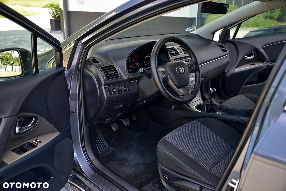 Toyota Avensis 1.6 Premium - 22
