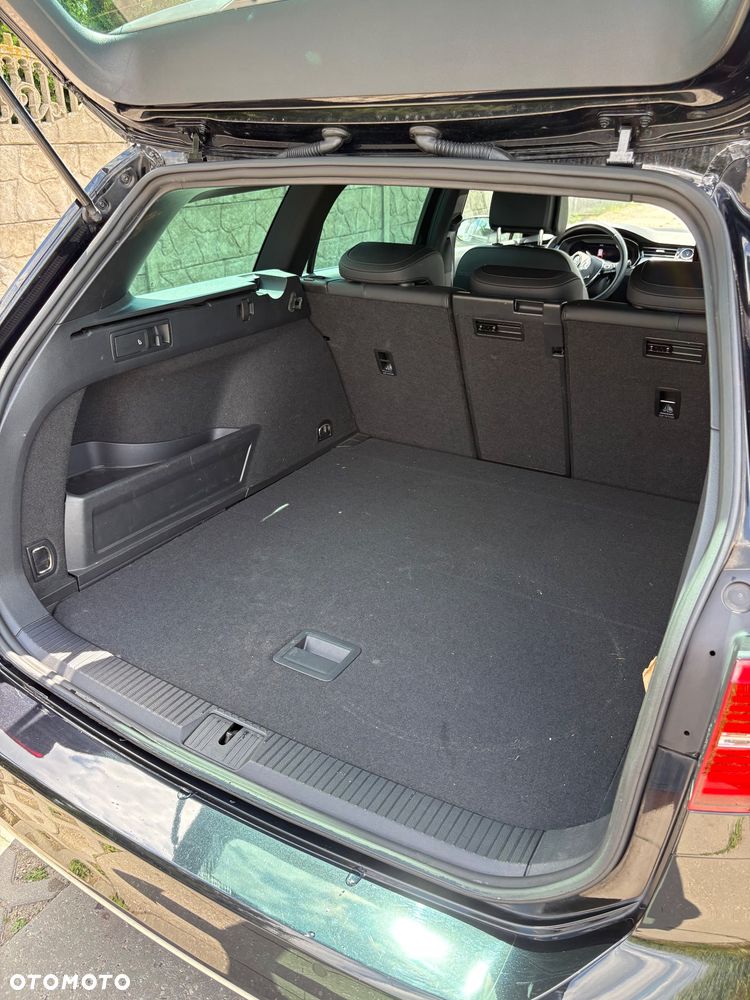 Volkswagen Passat 2.0 TDI Elegance DSG - 26