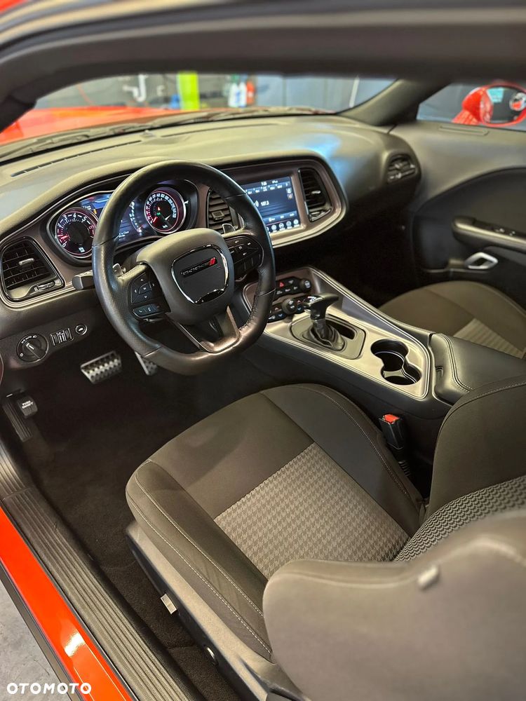 Dodge Challenger 5.7 R/T - 8