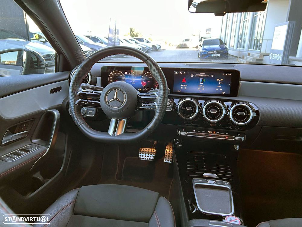 Mercedes-Benz A 200 7G-DCT AMG Line Advanced - 4