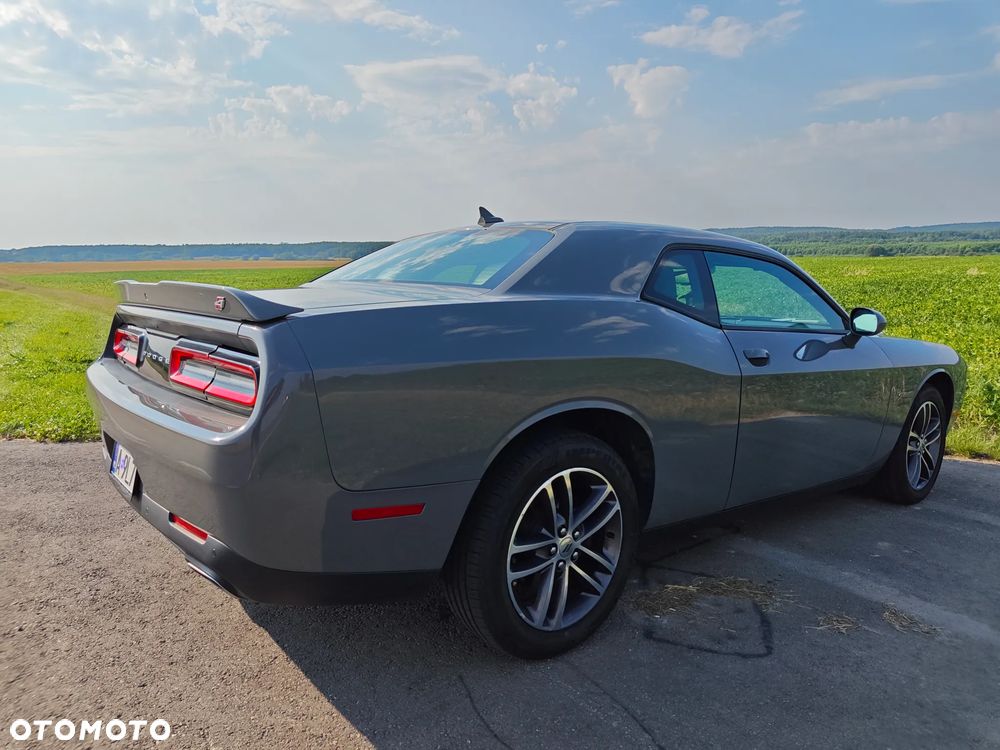 Dodge Challenger - 11