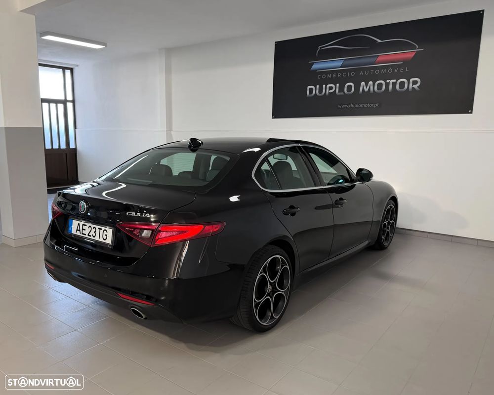 Alfa Romeo Giulia 2.2 AT8 Super - 6