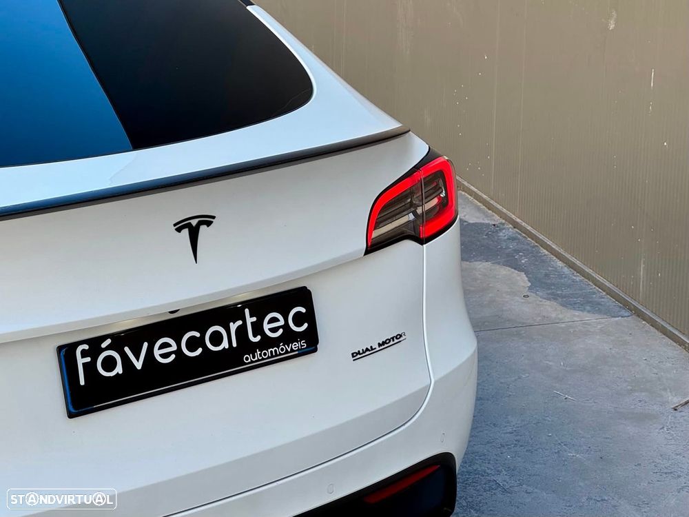 Tesla Model Y Long Range Dual Motor AWD - 11