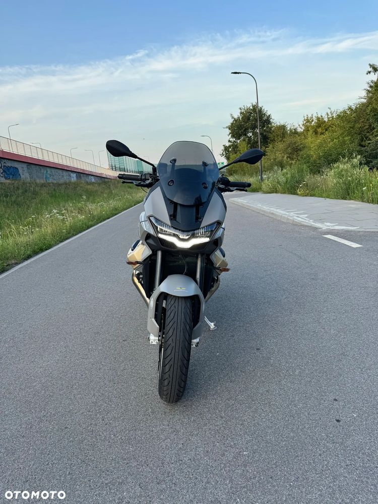 Moto Guzzi V100 Mandello - 6