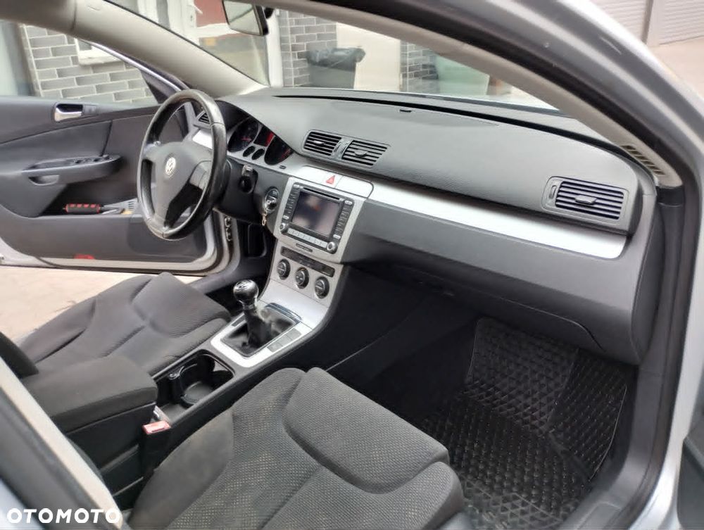 Volkswagen Passat 2.0 TDI DPF Sportline - 2