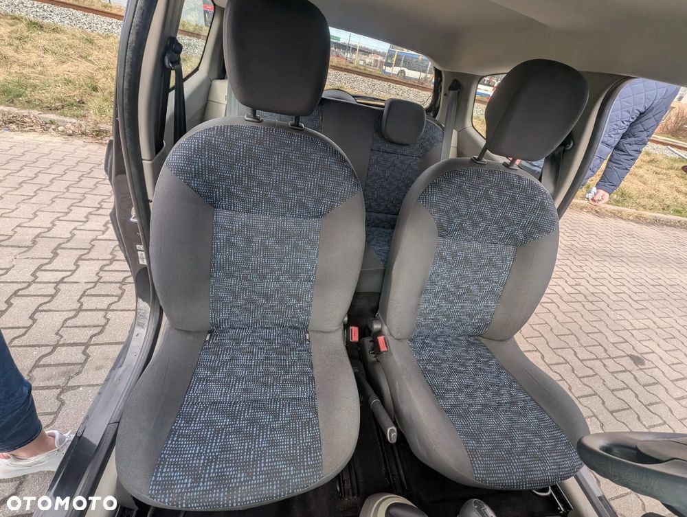 Renault Twingo 1.2 60 Authentique - 6
