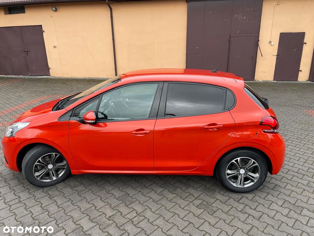 Peugeot 208 - 1