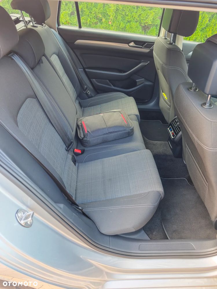 Volkswagen Passat - 15
