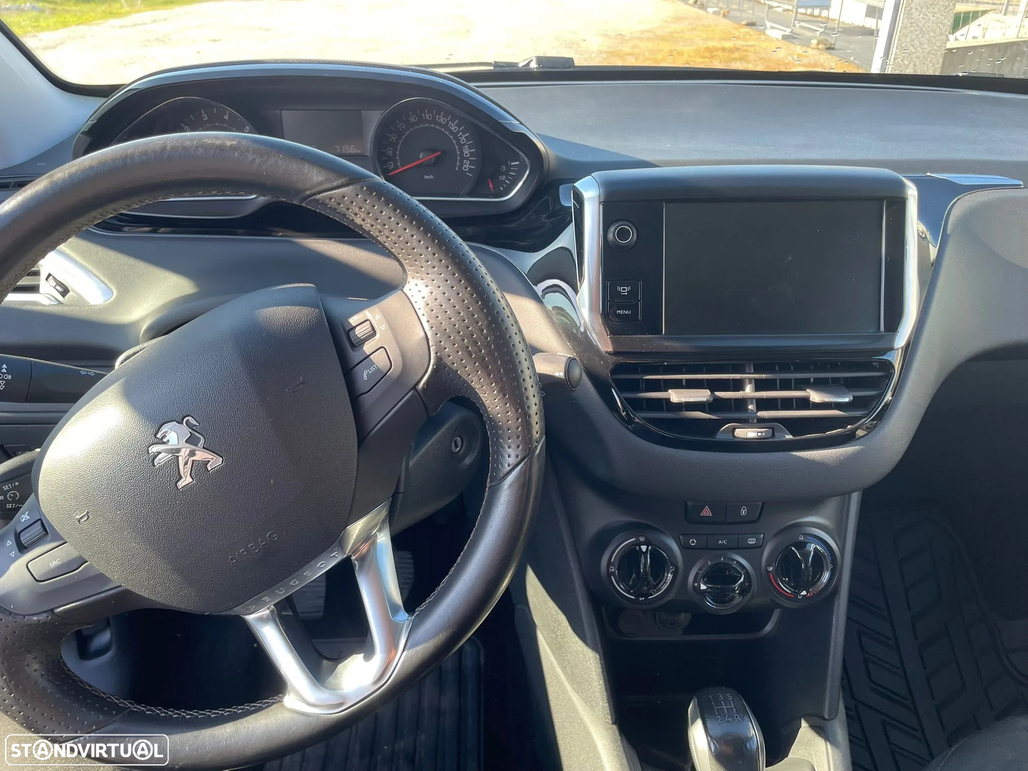 Peugeot 208 - 6