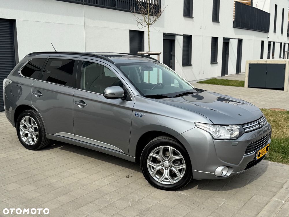 Mitsubishi Outlander 2.0 4WD Plus - 2
