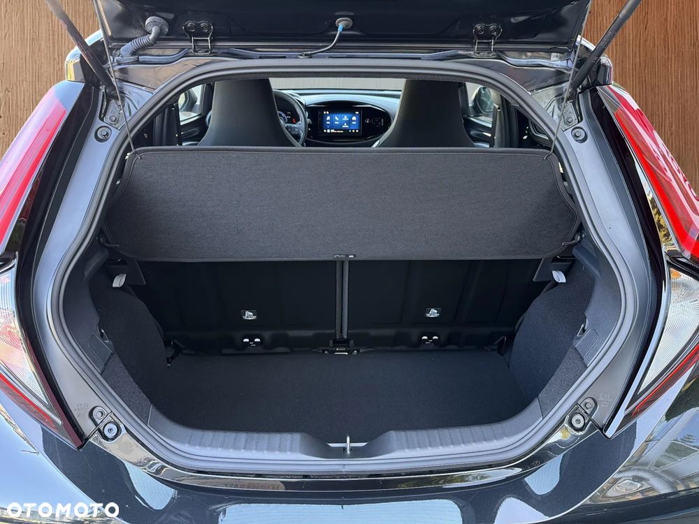 Toyota Aygo X Hybrid 1.5 Comfort e-CVT - 11
