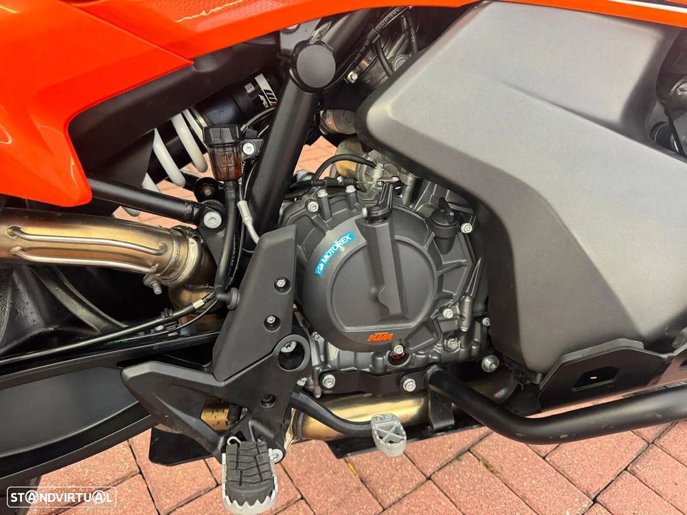 KTM 890 - 4