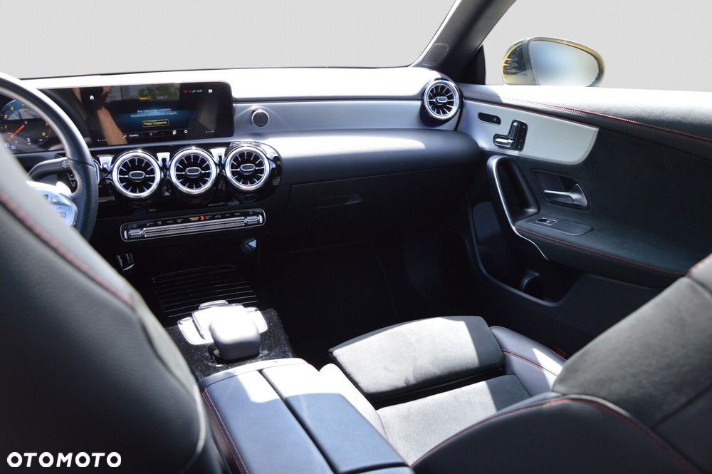 Mercedes-Benz CLA 250 4-Matic AMG Line 7G-DCT - 25