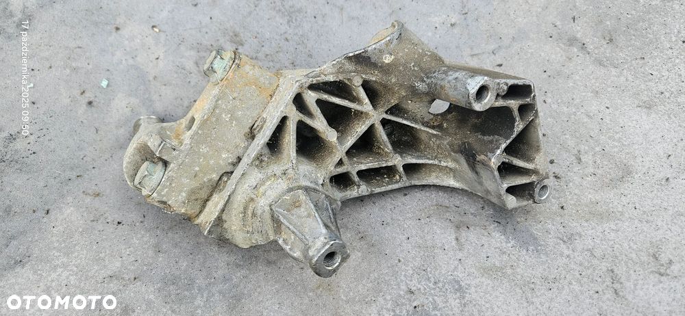 Łapa podpora silnika VW Golf IV 4 Audi A3 8L Bora 1,6 b 038199207J - 3