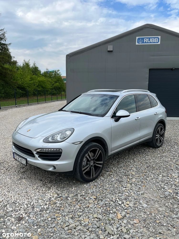Porsche Cayenne - 1
