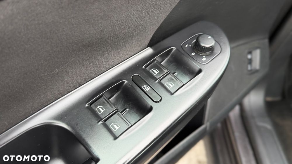Volkswagen Passat 2.0 TDI DSG Comfortline - 24