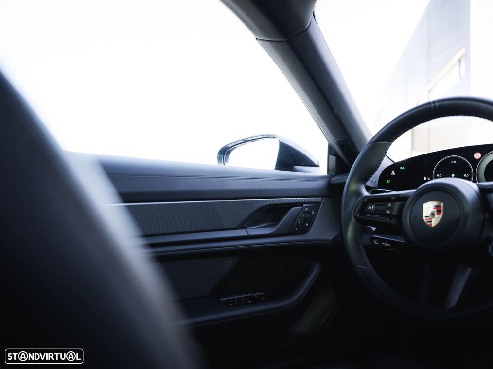 Porsche Taycan Cross Turismo 4 - 17